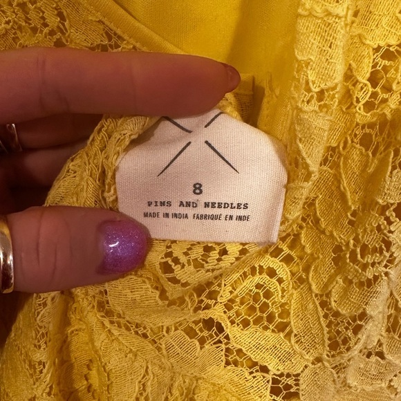 Elegant Yellow Lace Dress - Picture 5 of 7